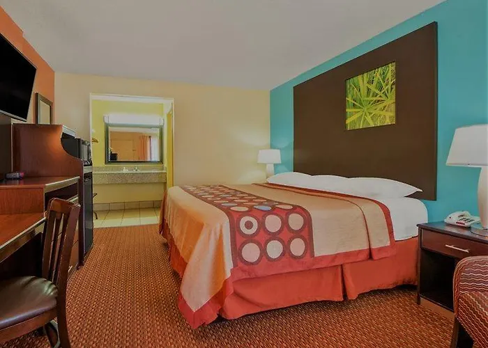 Hotel Super 8 By Wyndham - Route 66 Tulsa