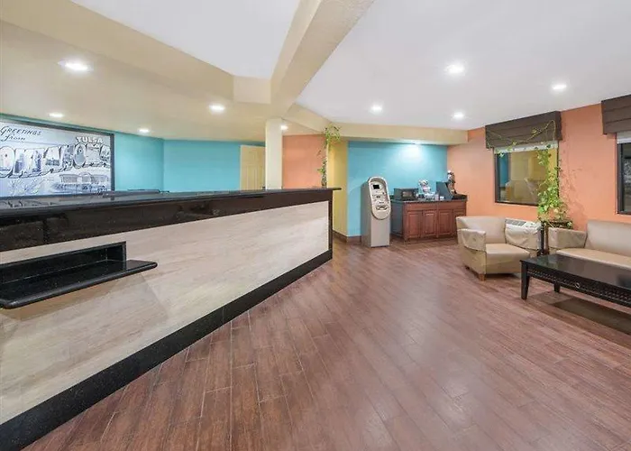 Super 8 By Wyndham - Route 66 Hotel Tulsa