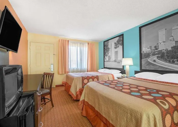 Super 8 By Wyndham - Route 66 Tulsa
