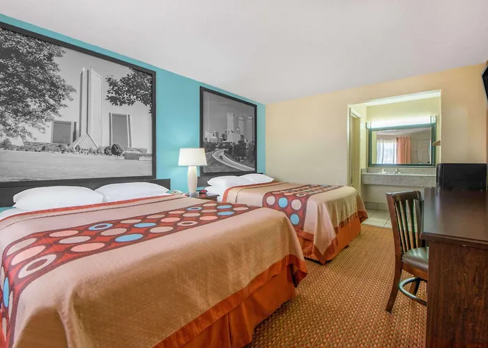 Super 8 By Wyndham - Route 66 Hotel 2*