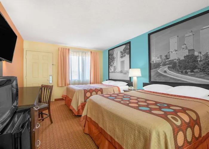 Super 8 By Wyndham - Route 66 Hotel