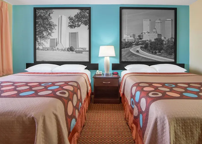 Super 8 By Wyndham - Route 66 Tulsa