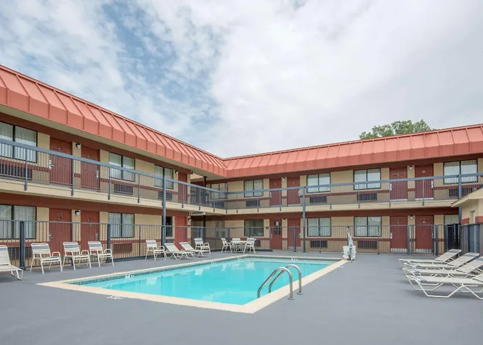Super 8 By Wyndham - Route 66 Hotel 2*