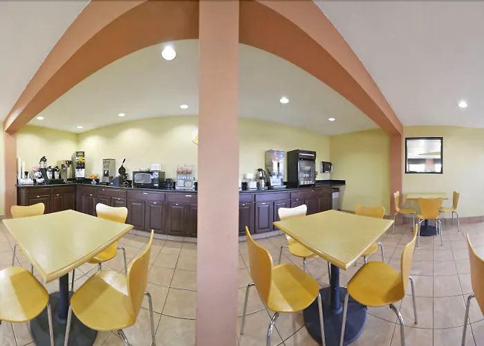 Hotel Super 8 By Wyndham - Route 66 Tulsa