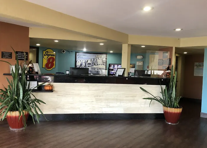 Super 8 By Wyndham - Route 66 Hotel 2*