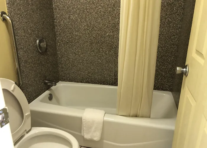 Super 8 By Wyndham - Route 66 Hotel Tulsa