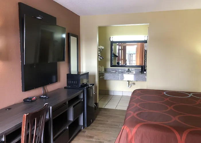 Super 8 By Wyndham - Route 66 Hotel 2*