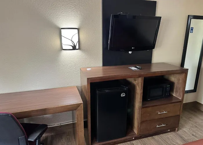 Super 8 By Wyndham - Route 66 Hotel Tulsa