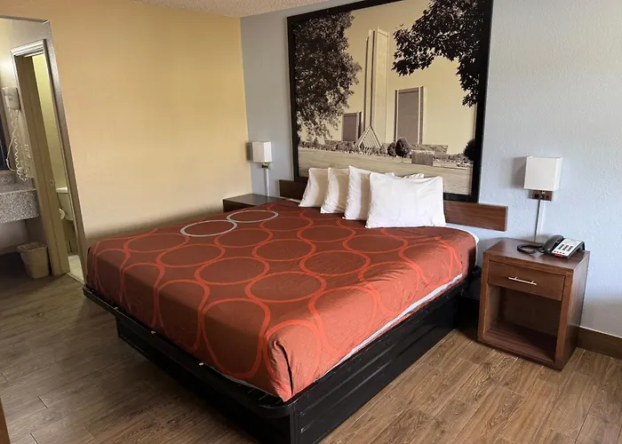 Super 8 By Wyndham - Route 66 Hotel