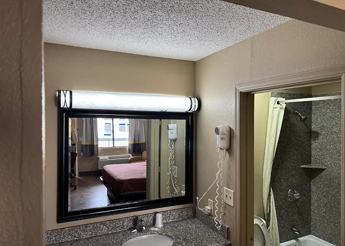 Hotel Super 8 By Wyndham - Route 66 Tulsa