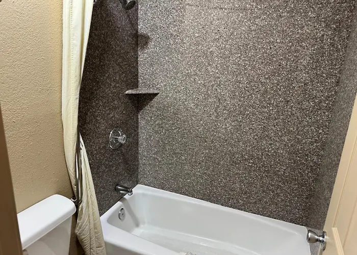 Super 8 By Wyndham - Route 66 Tulsa