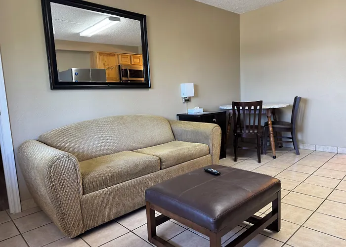 Super 8 By Wyndham - Route 66 Tulsa