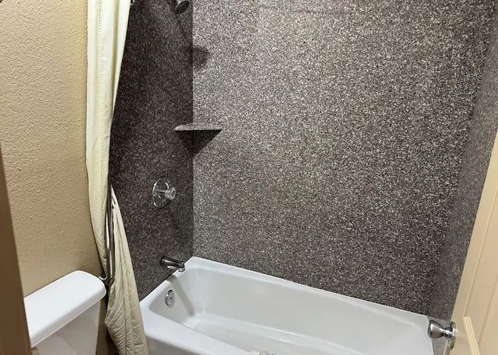 Super 8 By Wyndham - Route 66 Tulsa