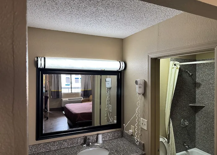 Super 8 By Wyndham - Route 66 2*