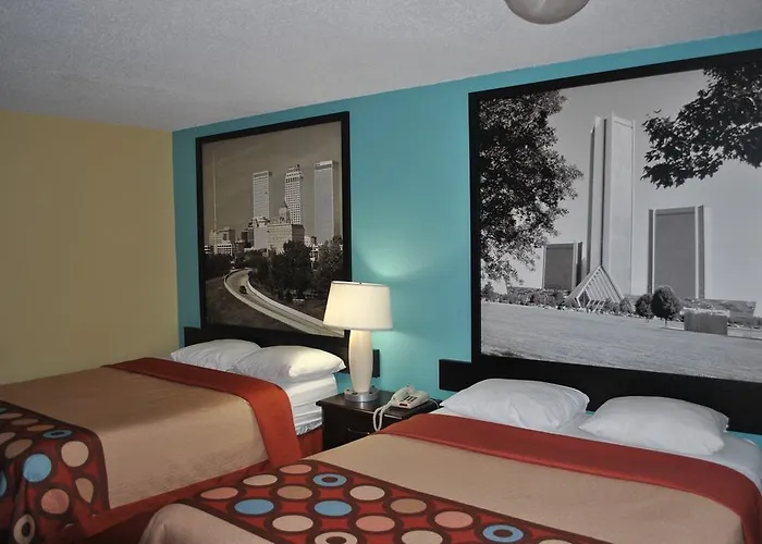 Super 8 By Wyndham - Route 66 Hotel