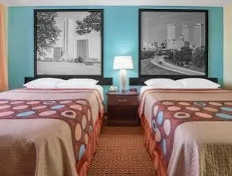 Super 8 By Wyndham - Route 66 Hotel 2*