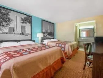 Super 8 By Wyndham - Route 66 Hotel 2*