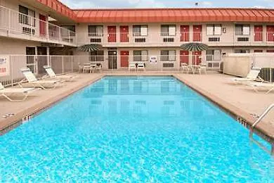 Hotel Super 8 By Wyndham - Route 66 2*